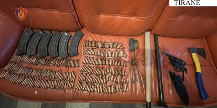 64-vjeçari mbush shtëpinë me municion, çfarë i gjeti policia në Tiranë