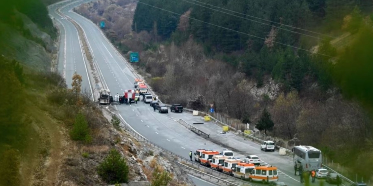 Aksident i rëndë në Kroaci, makina përplaset me autobusin, 2 të vdekur dhe 31 të plagosur
