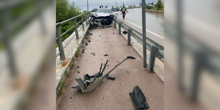 Aksident në Pogradec, makina përfundon në korsinë e biçikletave dhe…