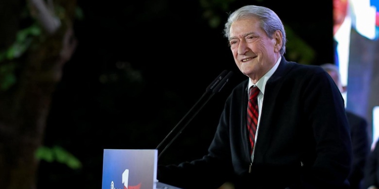 Mesazhi i Berishës për ish-pronarët: Ju jap fjalën e nderit, anulojmë të gjitha ligjet e Ramës, ju shlyejmë borxhin