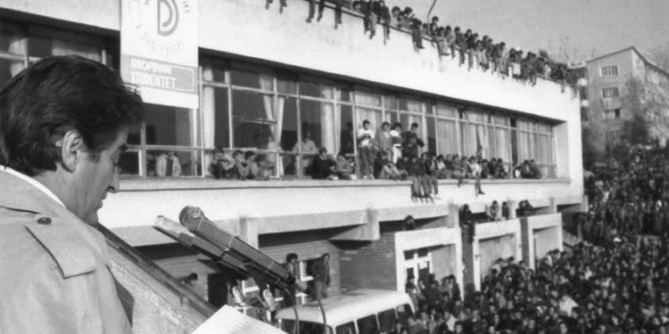 “Bufit ia kam ndjerë erën që ditën e parë kur e pashë tek Qytet Studenti”, Rama: Komunist me pardesy të bardhë
