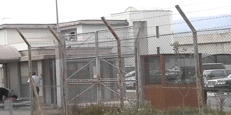 Shpërthim në rrethimin e burgut të Fushë Krujës, Policia në ndjekje të një personi
