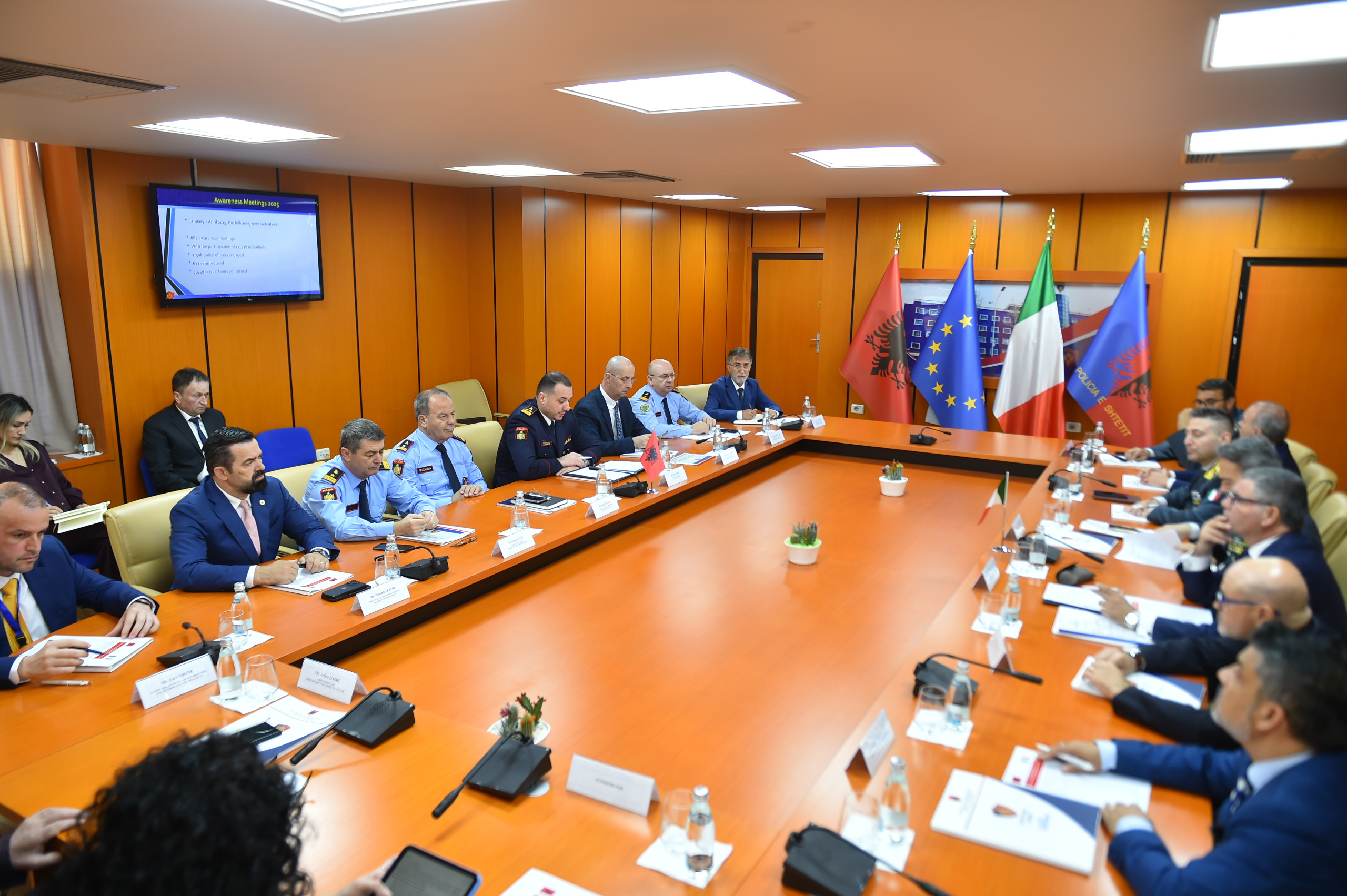 Proda takim me delegacionin italian: Fokus, monitorimi ajror i territorit në luftën kundër kanabisit