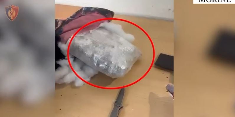 Pako me drogë të fshehura brenda një jastëku, arrestohet 35-vjeçari në Morinë