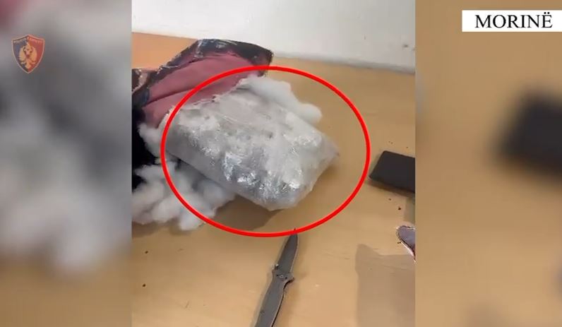 Pako me drogë të fshehura brenda një jastëku, arrestohet 35-vjeçari në Morinë