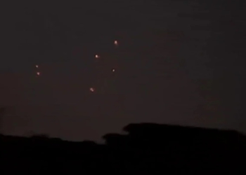Paqja që nuk zgjat! Pakistani sulmon menjëherë Indinë me dronë vetëm pak orë pas armëpushimit (VIDEO)