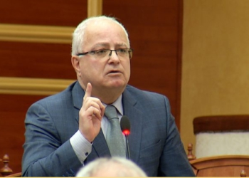 “Humbje e madhe” për politikën, tërhiqet pas dështimit në Korçë Edmond Spaho, ja mesazhi për demokratët