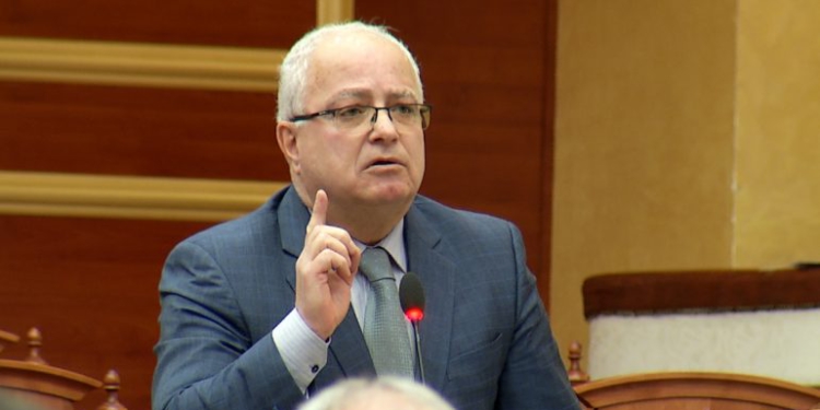 “Humbje e madhe” për politikën, tërhiqet pas dështimit në Korçë Edmond Spaho, ja mesazhi për demokratët