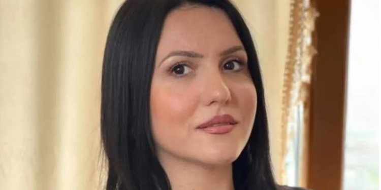 U përfol për skandal seksual me Tërmet Peçin në makinë, reagon aktivistja e PS: Ishte situatë pune, ja e vërteta