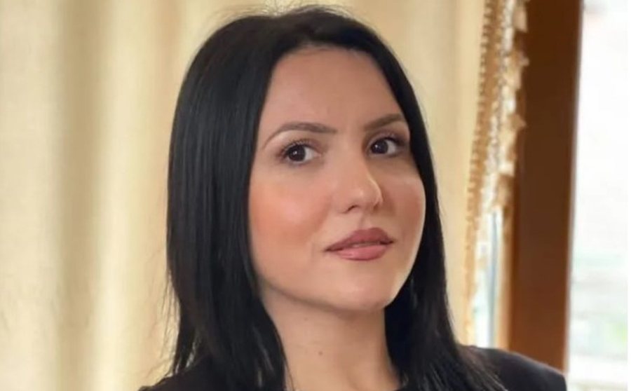 U përfol për skandal seksual me Tërmet Peçin në makinë, reagon aktivistja e PS: Ishte situatë pune, ja e vërteta