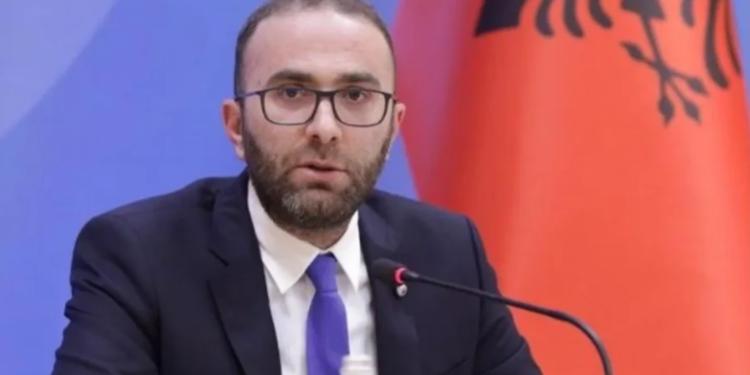 Policia fali Nallbatin që dhunoi shoferin, por Bardhi akuzon Peleshin: Po intimidon kandidatët e PD në Korçë