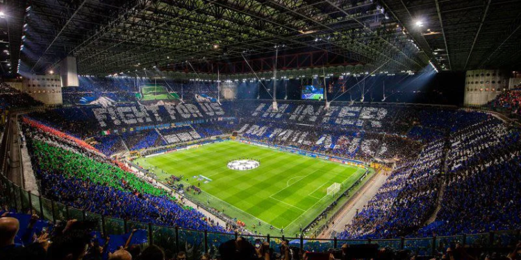 Surprizë në San Siro: Kush është kandidati për deputet që u shfaq papritur në stadium gjatë Inter–Barcelona?