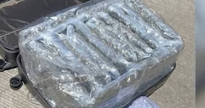 Drogë me postë! Kapet valixhja me 19 kilogramë hashash, ishte nisur nga Tailanda në Tiranë