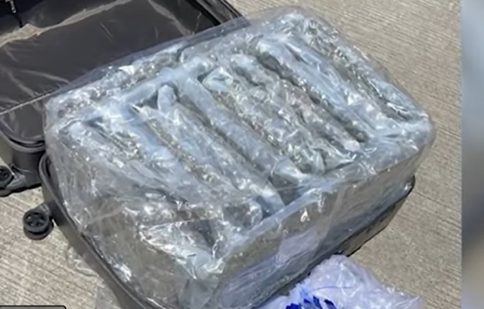 Drogë me postë! Kapet valixhja me 19 kilogramë hashash, ishte nisur nga Tailanda në Tiranë