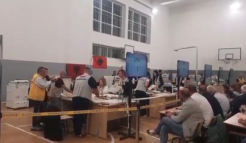 Numërohen 3 kuti votimi në Himarë, kryeson PS-ja