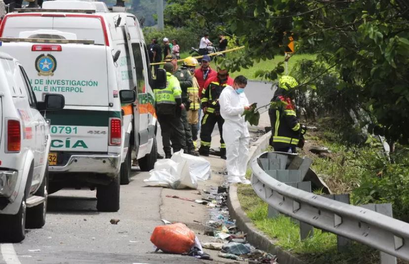 Ekskursioni shndërrohet në tragjedi. Përmbyset autobusi me studentë, 10 të vdekur në Kolumbi