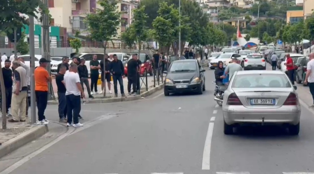 Aksident i rëndë në Lezhë! Këmbësorja përplaset në vijat e bardha, në gjendje kritike për jetën