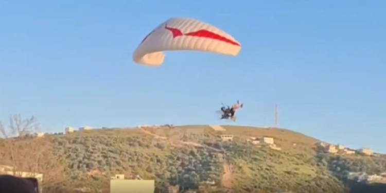 VIDEO / Prag tragjedie në Himarë, parashutisti bie keq në bregdet, shikoni momentin e frikshëm