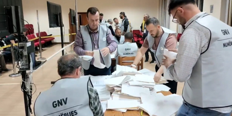 Humbja e thellë e PD në Korçë/ Jep dorëheqjen anëtari i Kryesisë, Genti Pere