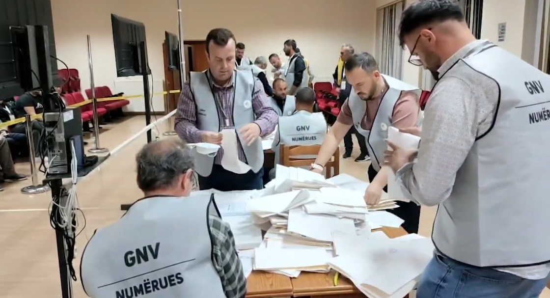 Humbja e thellë e PD në Korçë/ Jep dorëheqjen anëtari i Kryesisë, Genti Pere