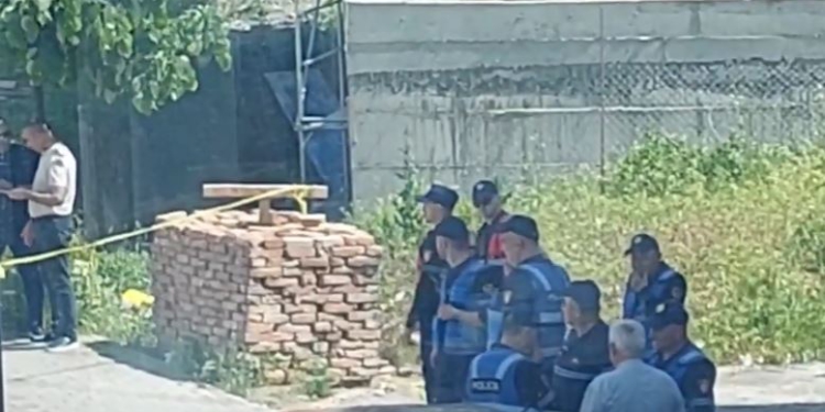 Shkon në 5 numri i personave të qëlluar me armë zjarri në Laç, transporohen tek Trauma, njëri në gjendje kritike për jetën