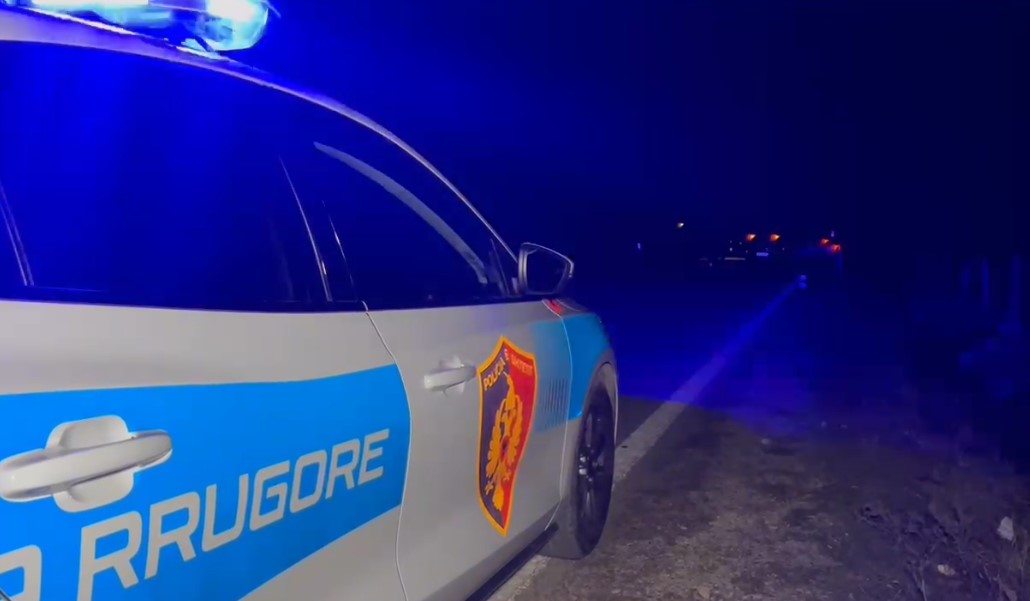 Sherr mes vajzave në Korçë, goditet me shishe qelqi e reja që denigronte minorenet në Instagram, 3 të shoqëruar