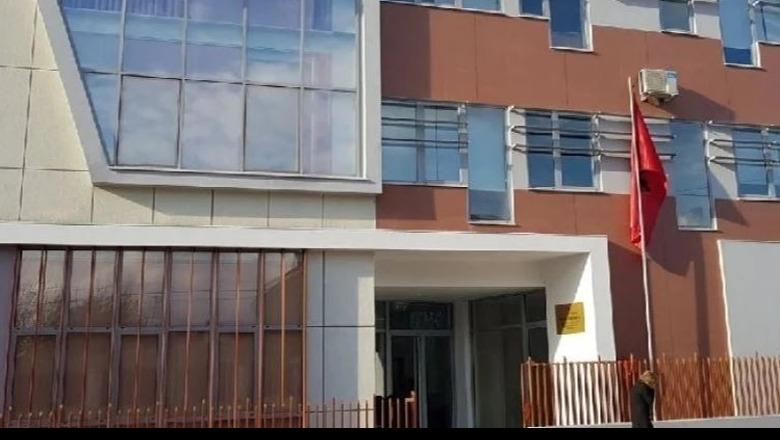 Lejuan shtrimin e rrugëve në Belsh në funksion të fushatës elektorale, Prokuroria ndalon 4 persona