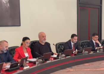 Nga pasaportat, te zhvillimi ekonomik dhe siguria e punonjësve të AMP, Qeveria miraton disa vendime