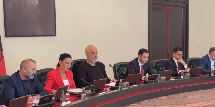 Nga pasaportat, te zhvillimi ekonomik dhe siguria e punonjësve të AMP, Qeveria miraton disa vendime