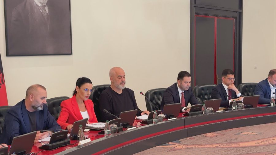 Nga pasaportat, te zhvillimi ekonomik dhe siguria e punonjësve të AMP, Qeveria miraton disa vendime