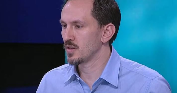 A do ia lësh mandatin Arlind Qorit? Përgjigjet deputeti i Lëvizjes Bashkë: Zgjodhi vetë të mos ishte i pari në listë