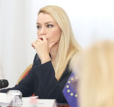U zgjodh deputete në 11 Maj, Romina Kuko dorëhiqet si zv/ministre Brendshme