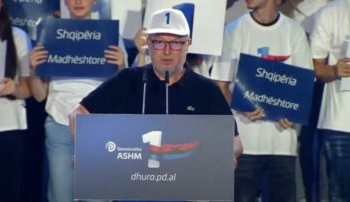 Ndodh edhe kjo! Socialisti i zhgënjyer shkon në mitingun e PD: Do të thonë se u shita, por…