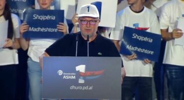 Ndodh edhe kjo! Socialisti i zhgënjyer shkon në mitingun e PD: Do të thonë se u shita, por…