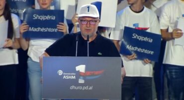 Ndodh edhe kjo! Socialisti i zhgënjyer shkon në mitingun e PD: Do të thonë se u shita, por…
