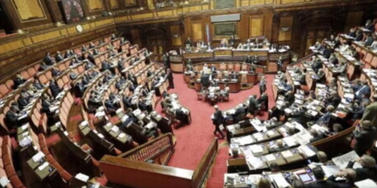 Marrëveshja me Shqipërinë për emigrantët/ Senati italian miraton me 90 vota pro: Tashmë është ligj