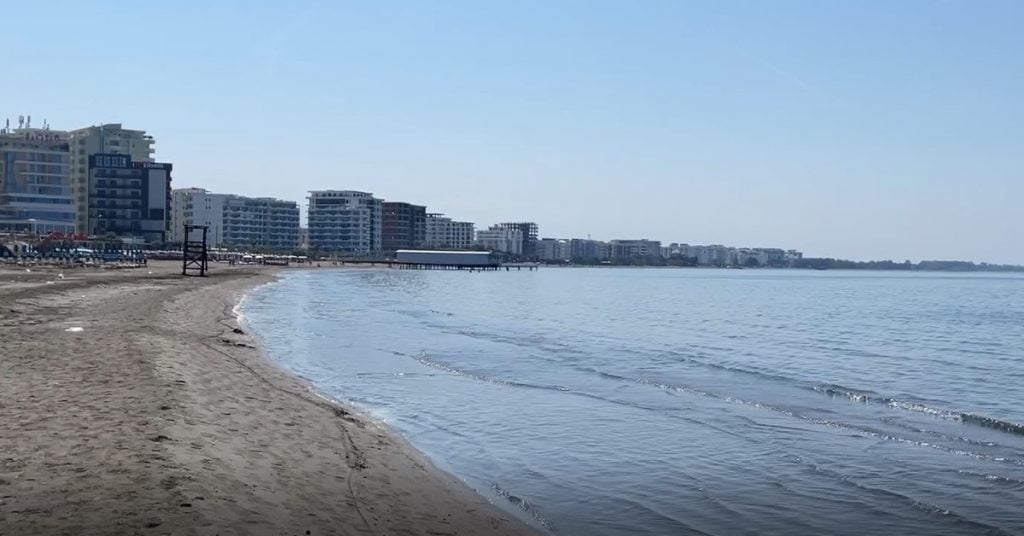 E rëndë në Shëngjin/ Gjendet pa shenja jete 37-vjeçari në afërsi të bregut, pranë trupit u gjet…