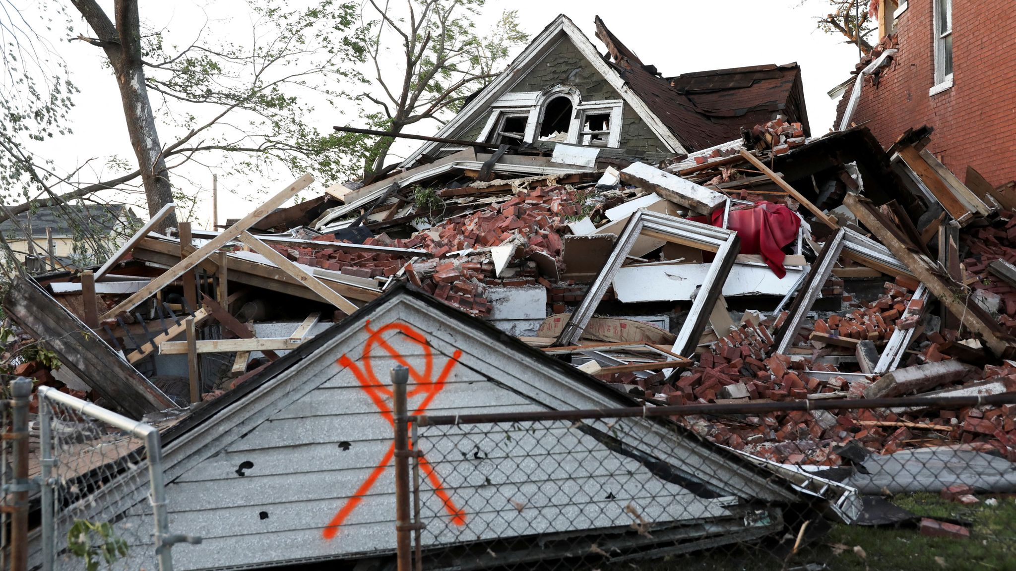 Tornado vdekjeprurëse në SHBA, humbin jetën 21 persona