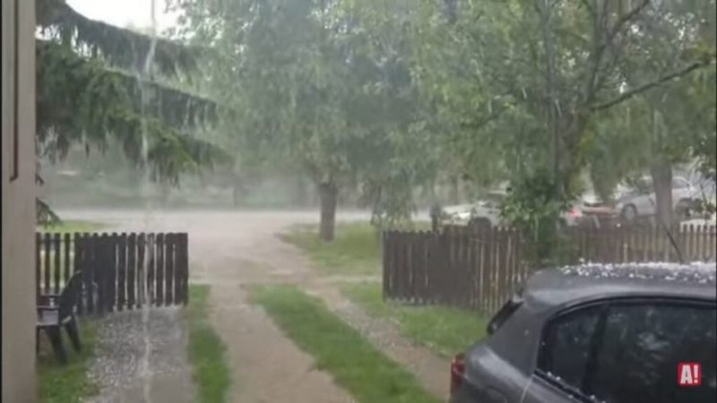 Stuhia e fuqishme godet Beogradin, autoritetet thirrje qytetarëve të qëndrojnë në shtëpi