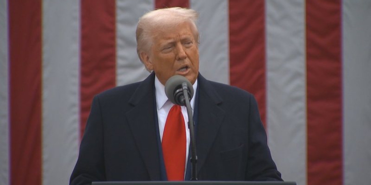 Donald Trump emigrantëve të paligjshëm: Rezervoni fluturimin tuaj falas tani