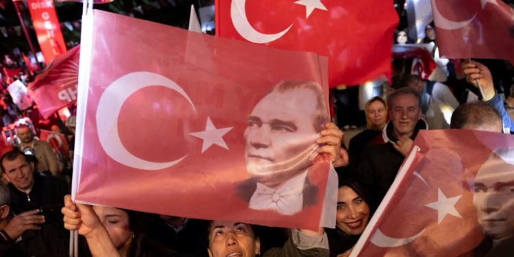 Valë arrestimesh në Turqi pas protestave, zyrtarë të opozitës në shënjestër