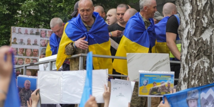 1000 të burgosur ukrainas kthehen në shtëpi, Zelensky: Do t’i sjellim të gjithë robërit në atdhe
