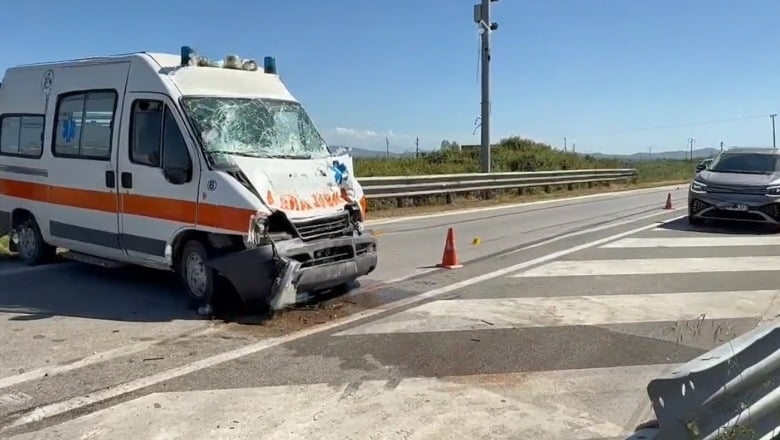 Aksident i rëndë në aksin Fier-Lushnje, kamioni përplase me ambulancën, plagosen katër persona. Dy prej tyre…