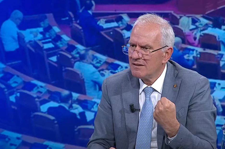 “Kur gjeneralët s’janë të aftë të bëjnë ndryshimin, do të ngrihen…”, Xhaferaj: Nga vjeshta deri në pranverë do të ketë reformim të PD
