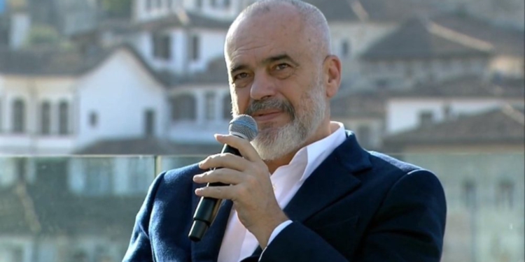 Rama ndan videon: Kalaja e Beratit, kurora që ruan shpirtin dhe historinë e qytetit