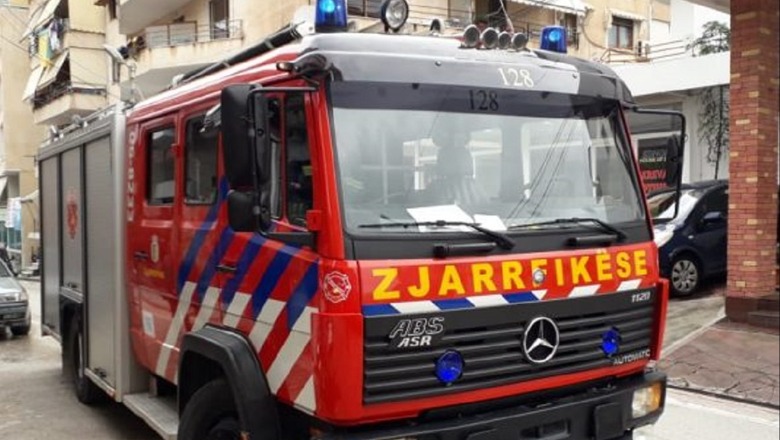 Flakët shkrumbojnë shtëpinë në Korçë, shkak dyshohet një defekt në rrjetin elektrik