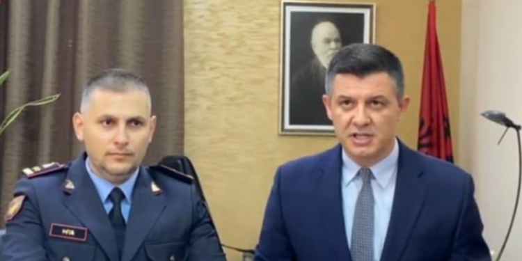 Goditet grupi kriminal në Fier, 4 persona në pranga, sekuestrohen municione dhe drogë