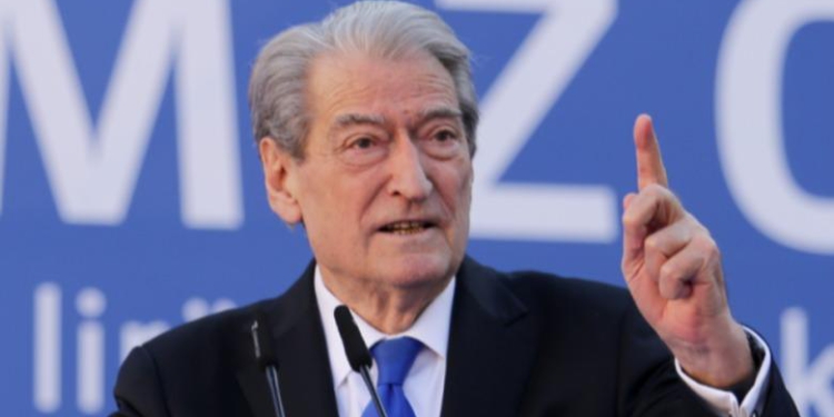 “PD në krizë ekzistence nga Berisha”/ Avokati: Shfryrja e Saliut në Bruksel ndaj anëtarësimit, antikombëtare