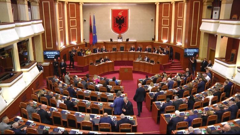 61 projektligjet e deputetëve mbetën në sirtarë! PS nuk hodhi në votim 38 nisma të PD, në mes ‘beteja’ për ‘ish sigurimsat’ në politikë