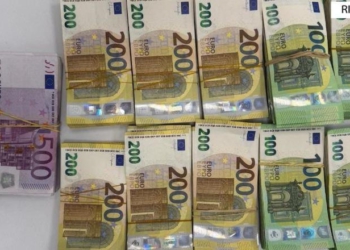 Tentoi të dalë nga Shqipëria me 194 mijë euro të padeklaruara, procedohet 45-vjeçari izraelit